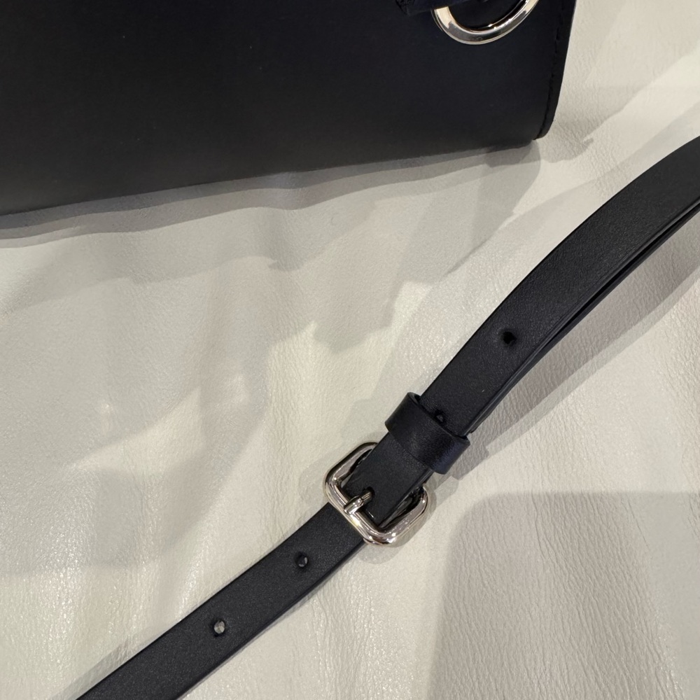 SALE‼️ Kate Spade- Black tote bag with a strap - Picture 14 of 14
